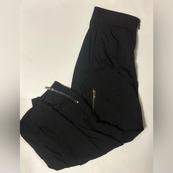 EUC Lululemon Front-Zip Mid-Rise Ruched Crop - Picture 8 of 9